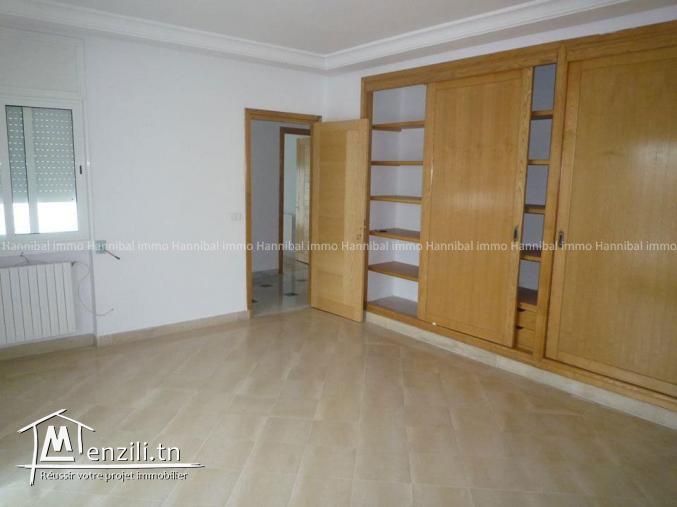 A vendre une villa s+6 à chotrana 2