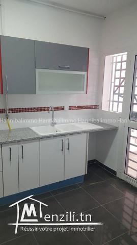 A vendre un appartement S+2  très haut standing  jamais habité à cité el wahat