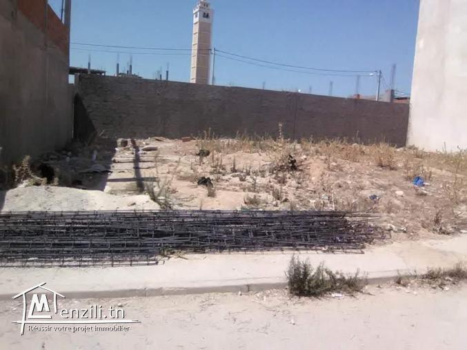 ارض سكنية بتقاسيم تانيت طريق المنيهلة