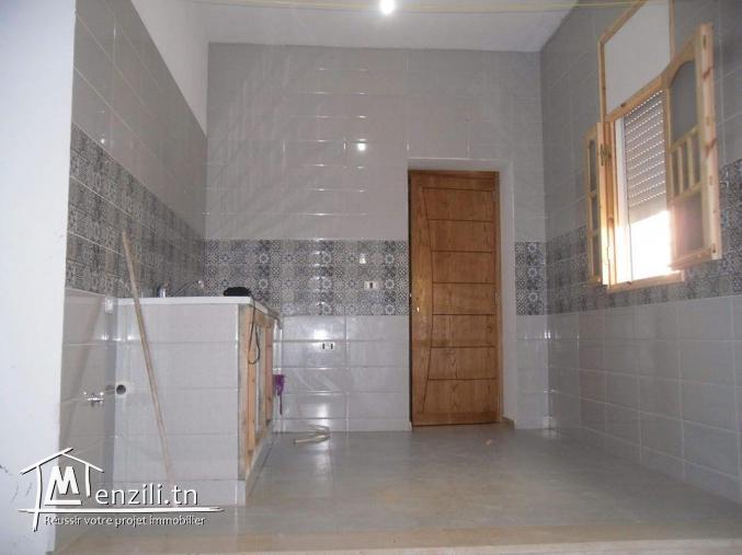 Villa et un étage non achevé