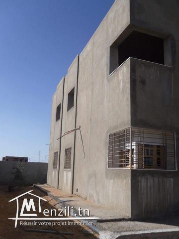 Villa et un étage non achevé