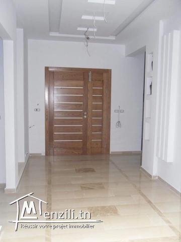 Villa et un étage non achevé