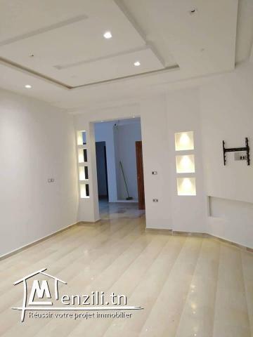 Villa et un étage non achevé