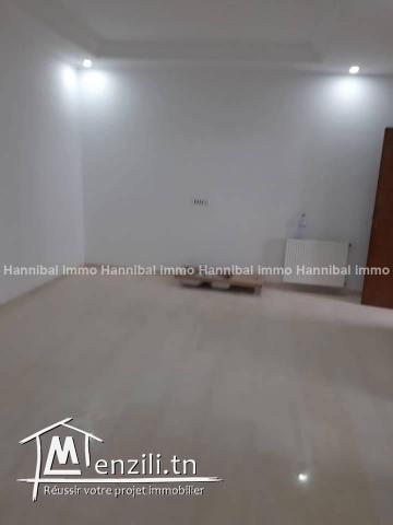 A Vendre un bel appartement S+2 jamais habité à la marsa derrière Hôpital Mongi Slim