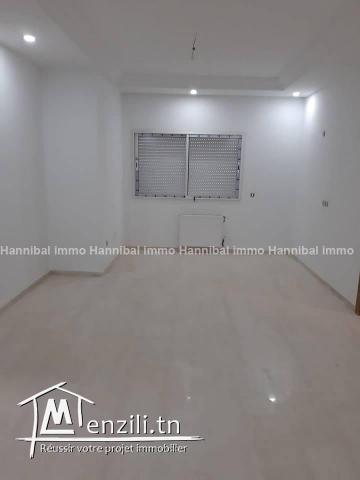 A Vendre un bel appartement S+2 jamais habité à la marsa derrière Hôpital Mongi Slim