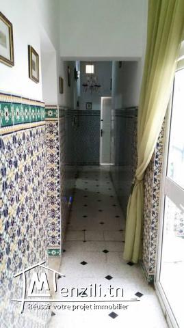 jolie grande chambre meublé climatisée