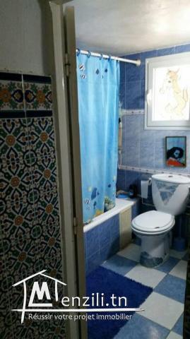 jolie grande chambre meublé climatisée