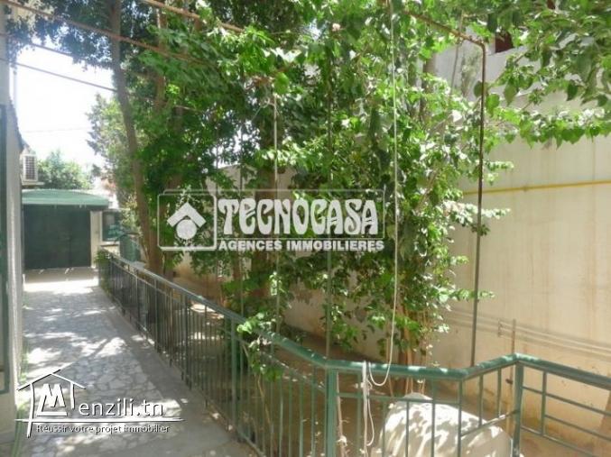 Villa de 750 m² sur un terrain de 567 m² à Cité Riadh