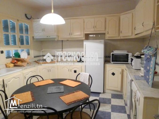 Villa de 750 m² sur un terrain de 567 m² à Cité Riadh