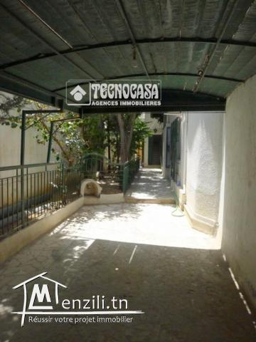 Villa de 750 m² sur un terrain de 567 m² à Cité Riadh