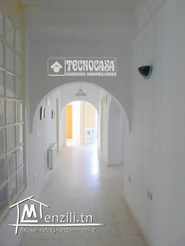 Villa de 750 m² sur un terrain de 567 m² à Cité Riadh