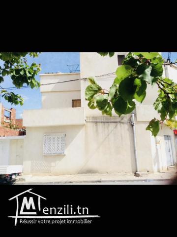 Deux maisons + deux garages de commerce