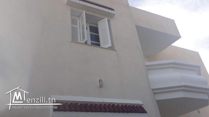 Spacieuse étage villa 200m2 terrasse jardin garage