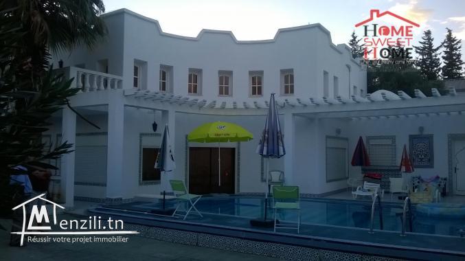 Belle villa avec piscine à la Soukra