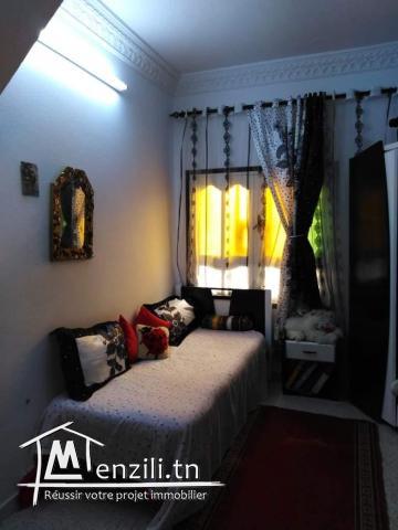 Une villa au rez-de-chaussée et deux appartements au 1 étage