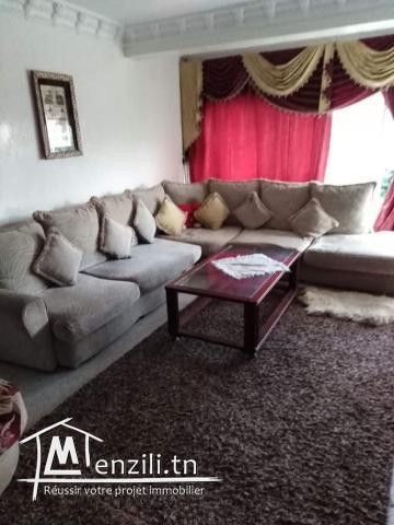 Une villa au rez-de-chaussée et deux appartements au 1 étage