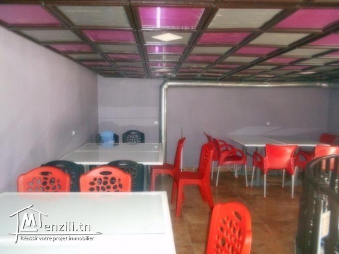 AV un fond commece a Hammamet