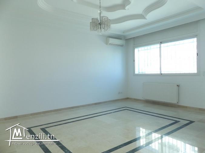 RDC vide avec jardin à louer