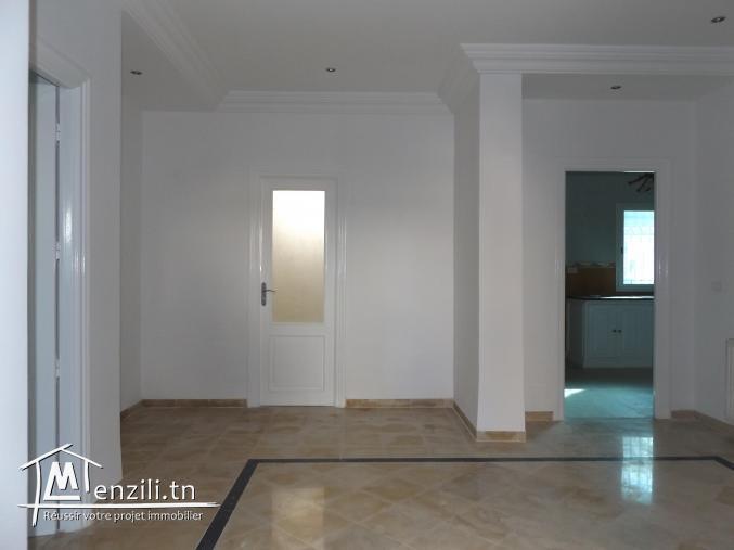 RDC vide avec jardin à louer