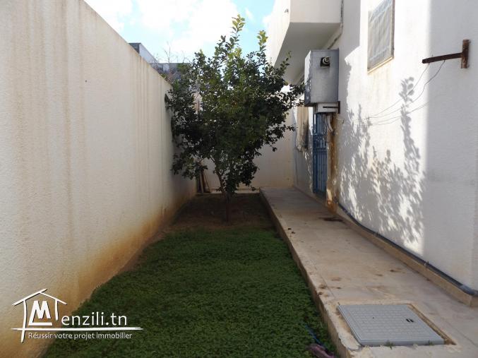 RDC vide avec jardin à louer