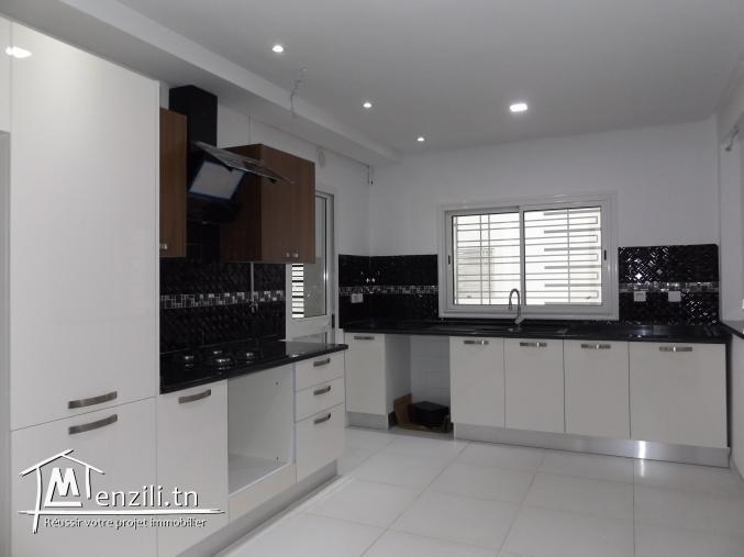 Un merveilleux S+2 avec jacuzzi sur la route principale Mrezga Hammamet avec vue dégagée