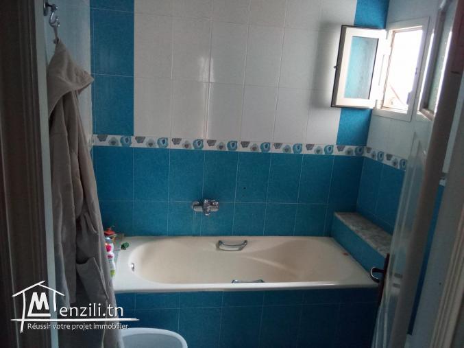 A vendre maison+ deux garages 