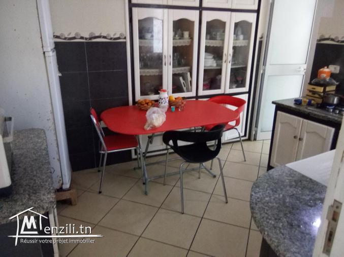 A vendre maison+ deux garages 