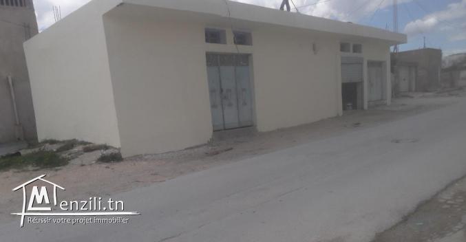 Très bonne occasion, A louer : 4 locaux - Usage Commercial 18m de façade.