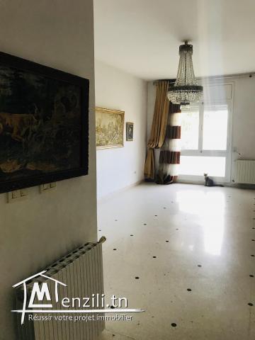 A vendre Appartement S+4 à Cité Hédi Nuira La soukra