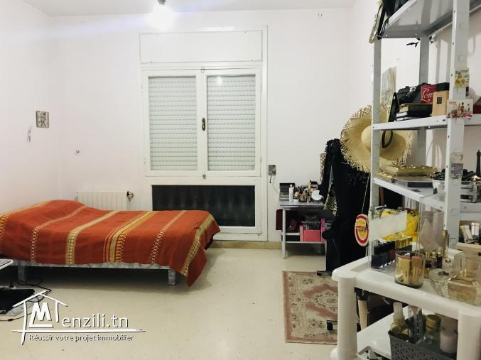 A vendre Appartement S+4 à Cité Hédi Nuira La soukra