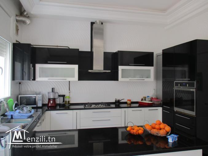 à vendre villa à soukra chotrana tél 53610180