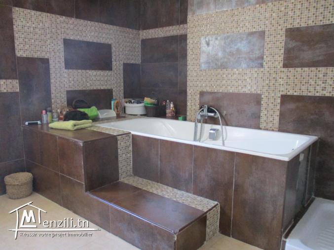 à vendre villa à soukra chotrana tél 53610180