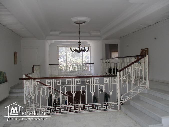 à vendre villa à soukra chotrana tél 53610180