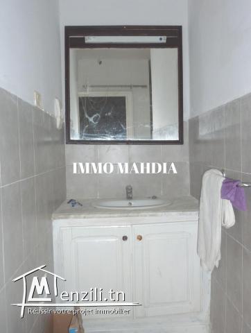 une maison indépendante vide en "s+2"