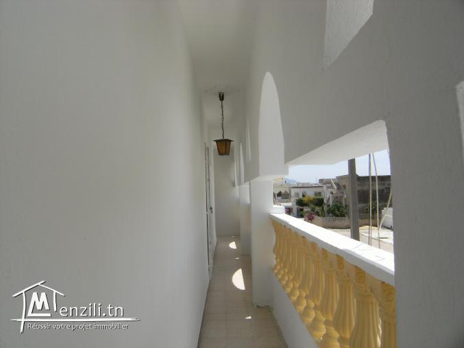 Particulier vend maison sur 2 étages à Ben Arous Cité Yasminet documents administratifs en règle...