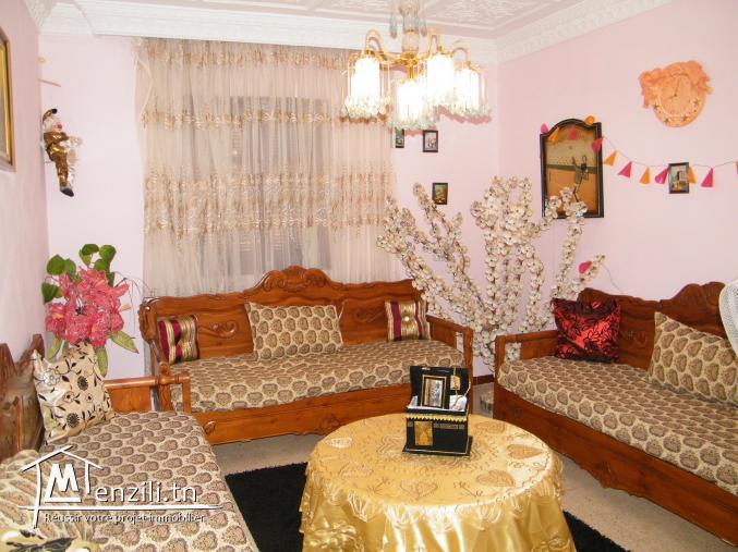 Particulier vend maison sur 2 étages à Ben Arous Cité Yasminet documents administratifs en règle...