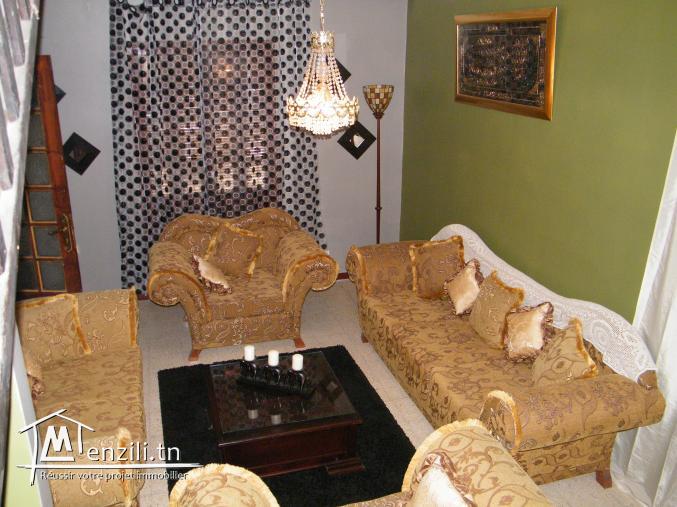Particulier vend maison sur 2 étages à Ben Arous Cité Yasminet documents administratifs en règle...