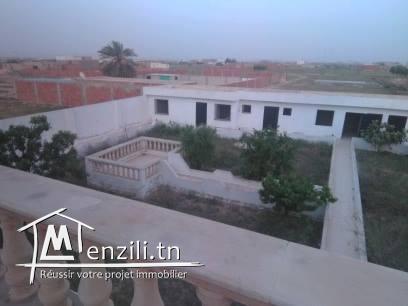 فيلا للبيع في طريق السلطنية كم 10