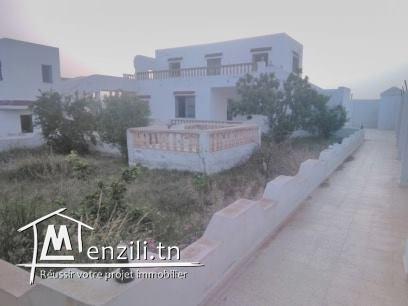 فيلا للبيع في طريق السلطنية كم 10