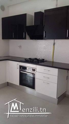 A vendre un S+2 situé à Avenue Hedi nouira Ennasr 2