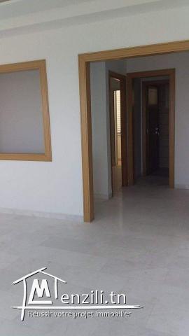 A vendre un S+2 situé à Avenue Hedi nouira Ennasr 2