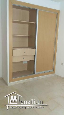 A vendre un S+2 situé à Avenue Hedi nouira Ennasr 2