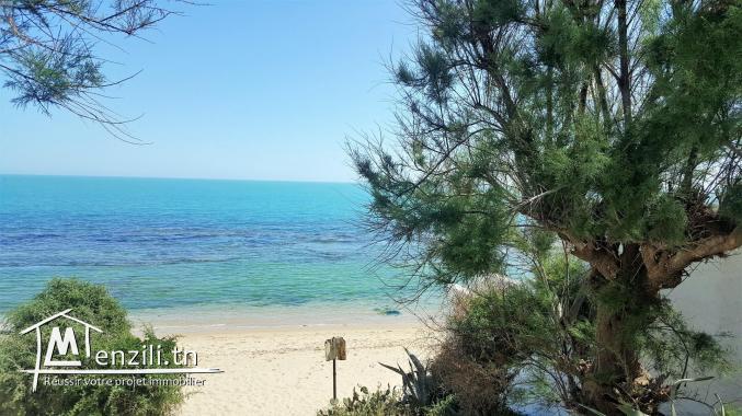 Lumineux rez de chaussée avec une vue mer