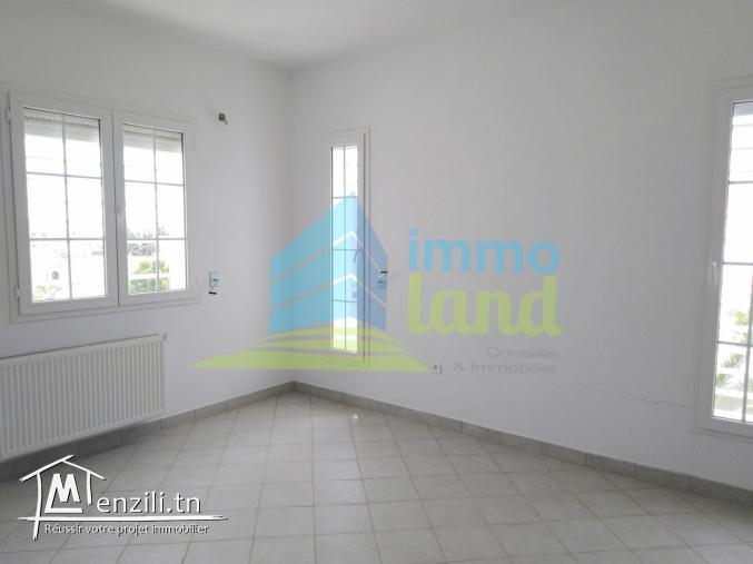 Etage de villa S3 de 215 m2 à Menzah 9B