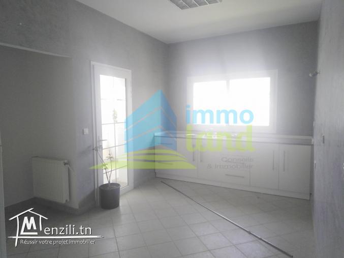 Etage de villa S3 de 215 m2 à Menzah 9B