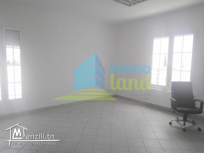 Etage de villa S3 de 215 m2 à Menzah 9B