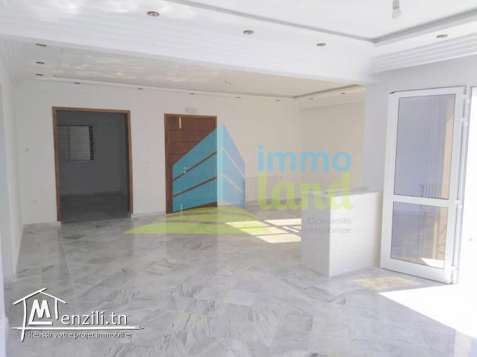 Étage de villa s 4 de 222 m² jamais habité à Ariana