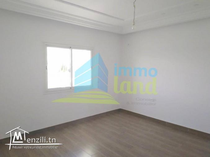 Étage de villa s 4 de 222 m² jamais habité à Ariana