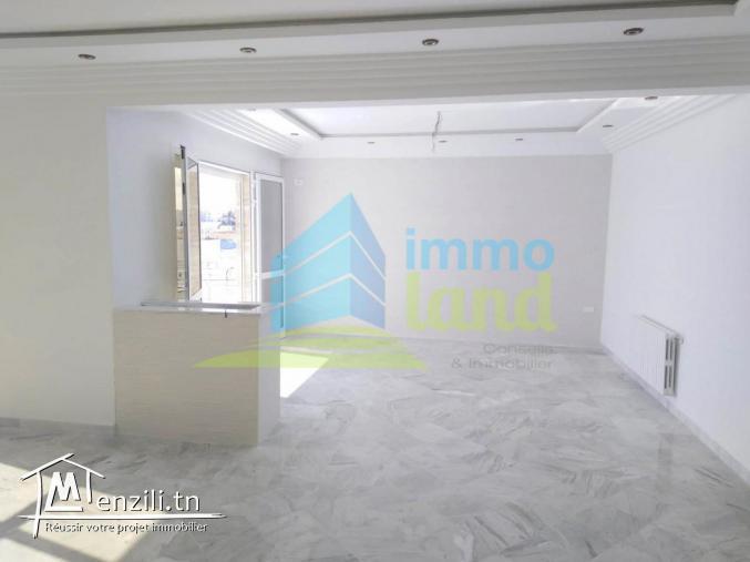 Étage de villa s 4 de 222 m² jamais habité à Ariana