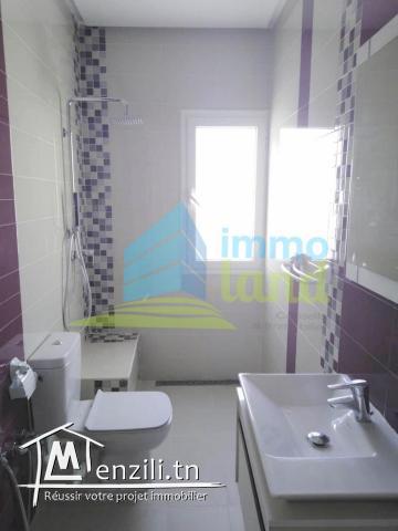 Étage de villa s 4 de 222 m² jamais habité à Ariana